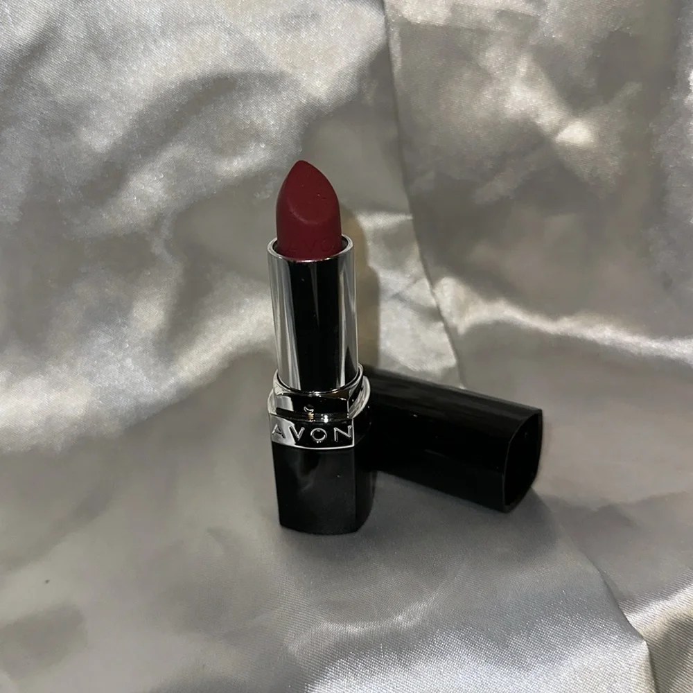 Avon Nourishing Lipstick “Rouge Always” New